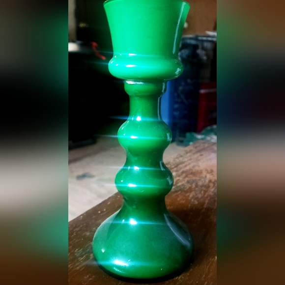 MCM 7" EMPOLI ITALY GREEN & WHITE CASED GLASS HOOPED VASE - Picture 5 of 7